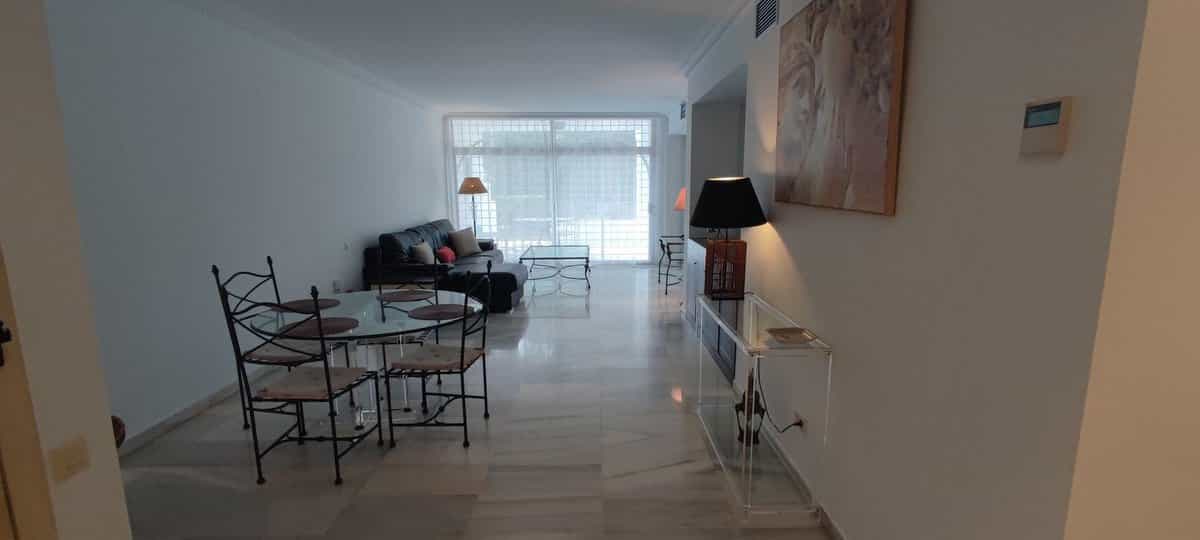 Condominium in , Andalusia 12089942