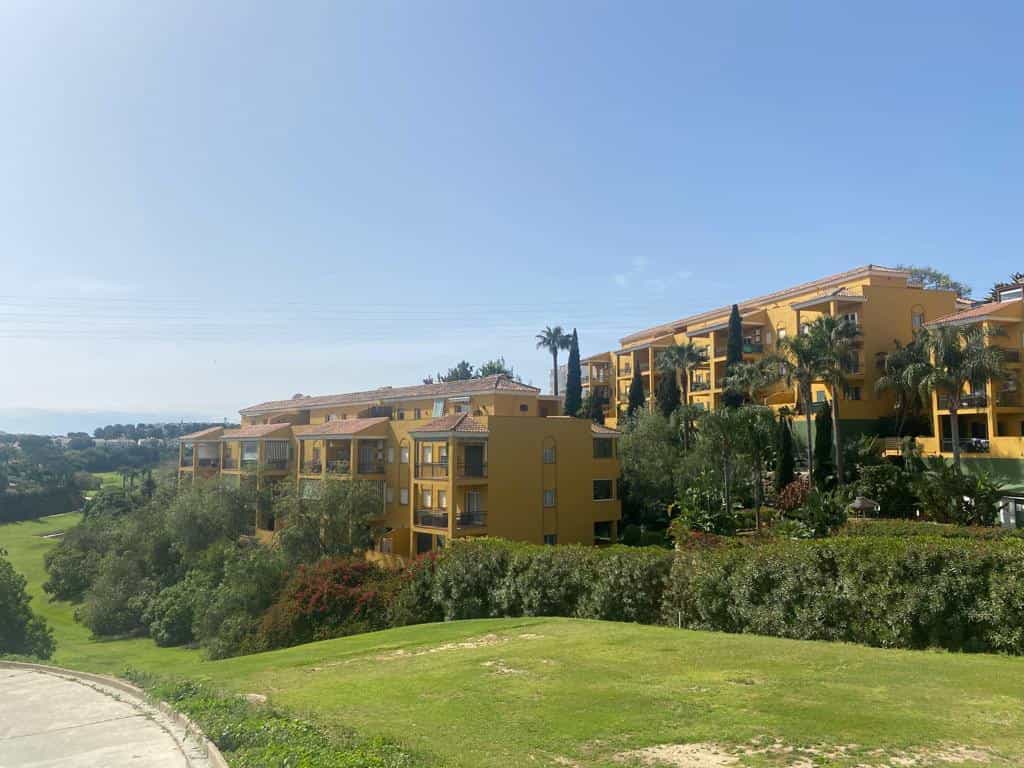 Condominium in Mijas, Andalusia 12090423