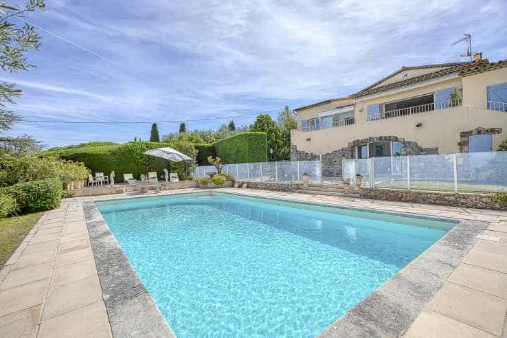 casa no Le Rouret, Provence-Alpes-Côte d'Azur 12090578