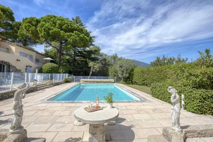집 에 Le Rouret, Provence-Alpes-Côte d'Azur 12090578