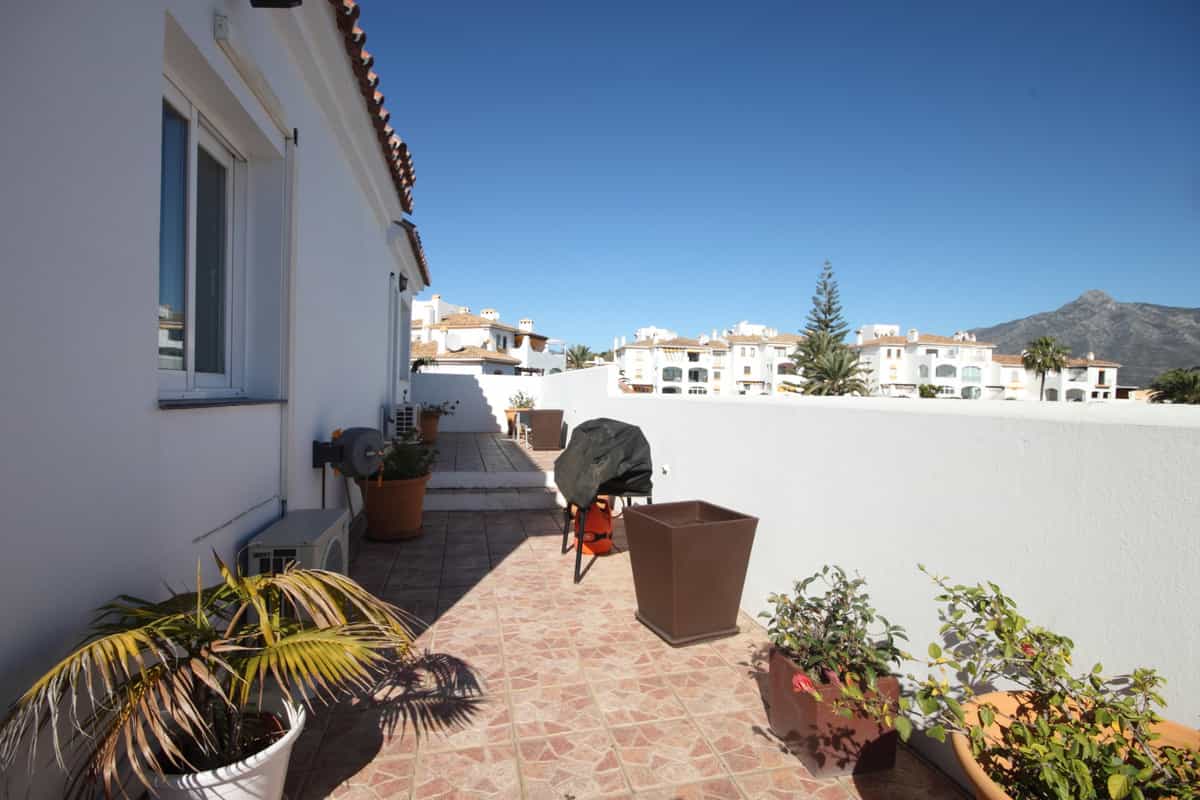 Condominium in Marbella, Andalusië 12090712