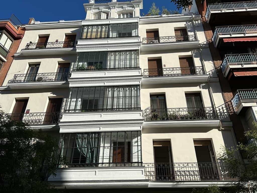 Condominium in Madrid, Comunidad de Madrid 12091329