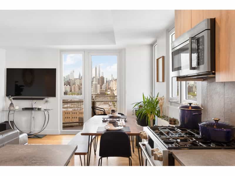 Condominium in Manhattan, New York 12091384