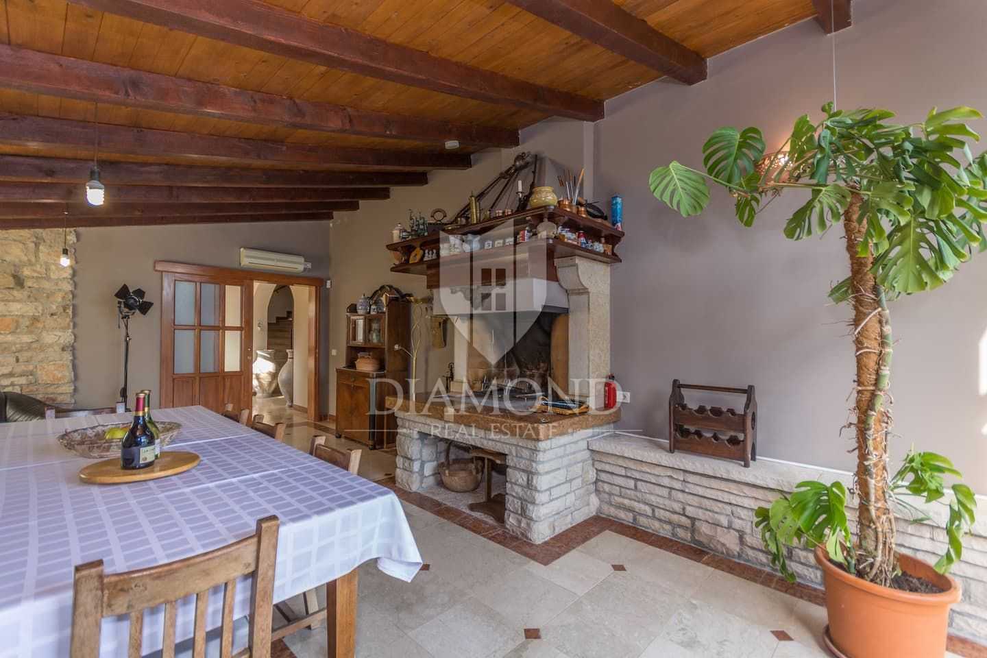 بيت في Rakalj, Istria County 12091546
