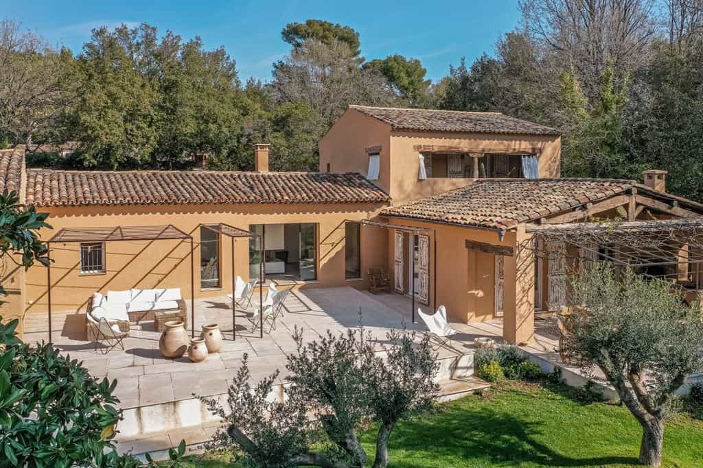rumah dalam La Colle-sur-Loup, Provence-Alpes-Côte d'Azur 12091623