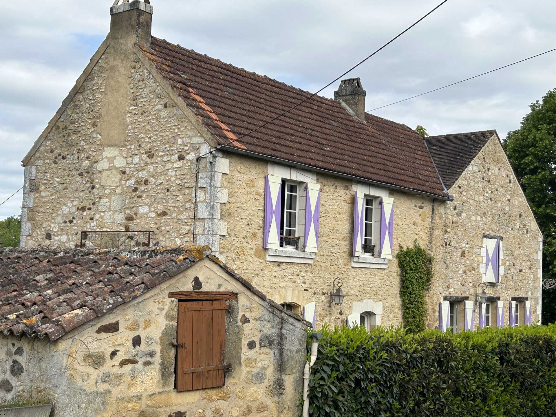 房子 在 Saint-Cyprien, Nouvelle-Aquitaine 12092486