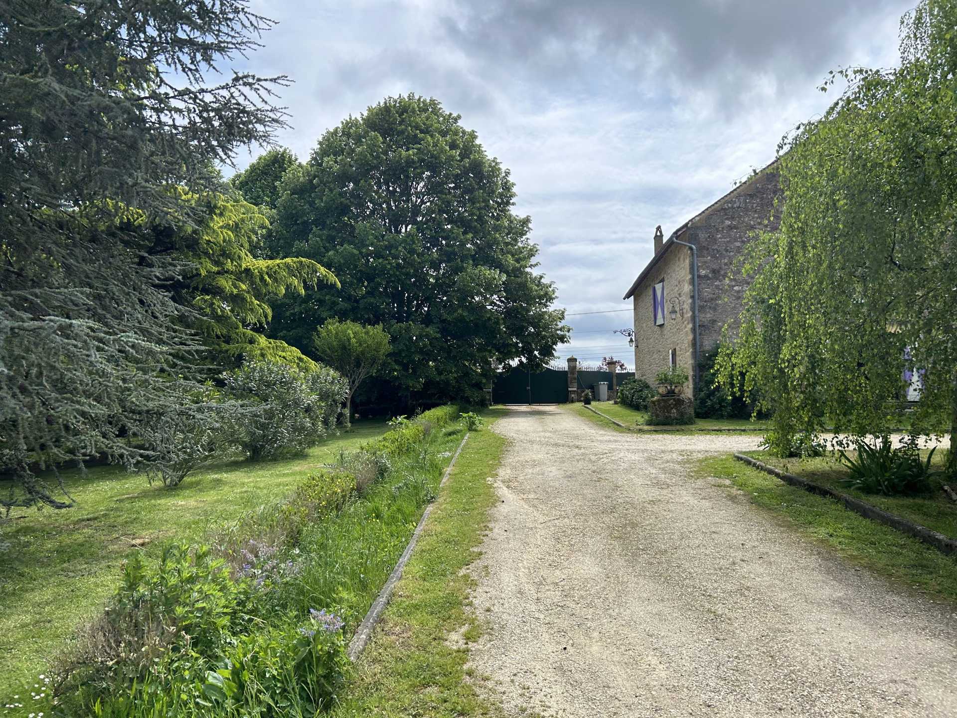 σπίτι σε Saint-Cyprien, Nouvelle-Aquitaine 12092486