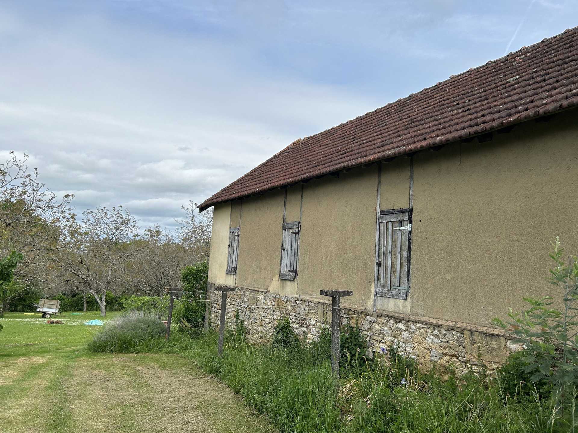 بيت في Saint-Cyprien, Nouvelle-Aquitaine 12092486