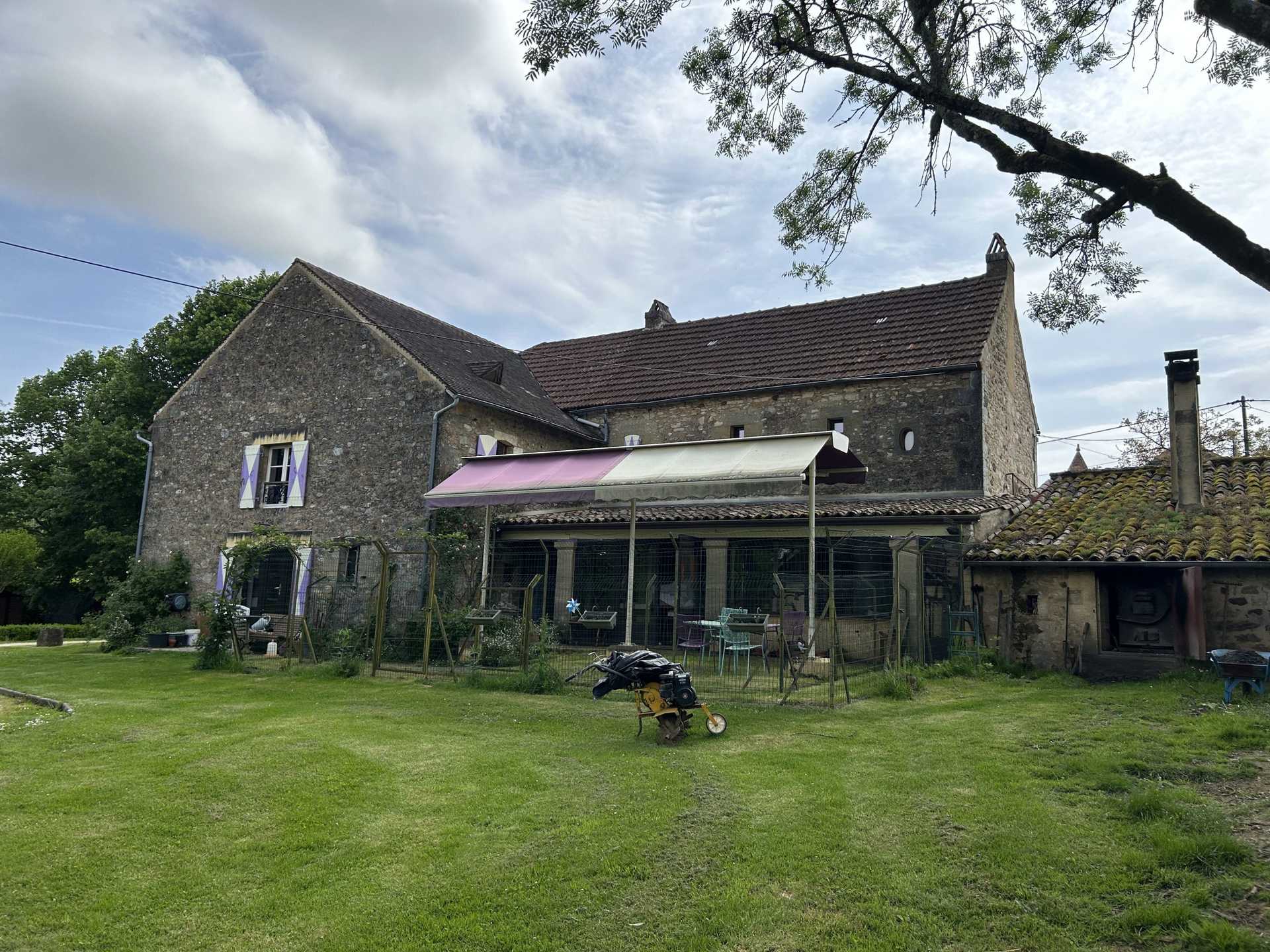 Dom w Saint-Cyprien, Nouvelle-Aquitaine 12092486