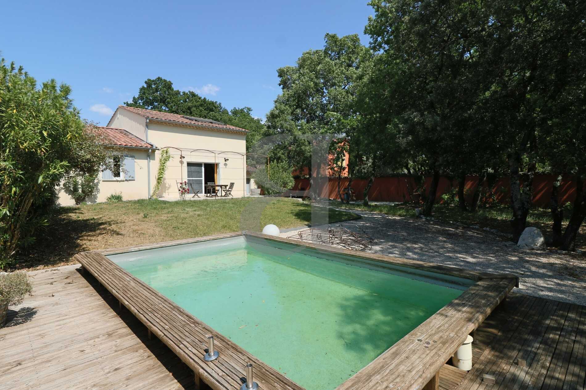 Casa nel Vaison-la-Romaine, Provence-Alpes-Côte d'Azur 12092490