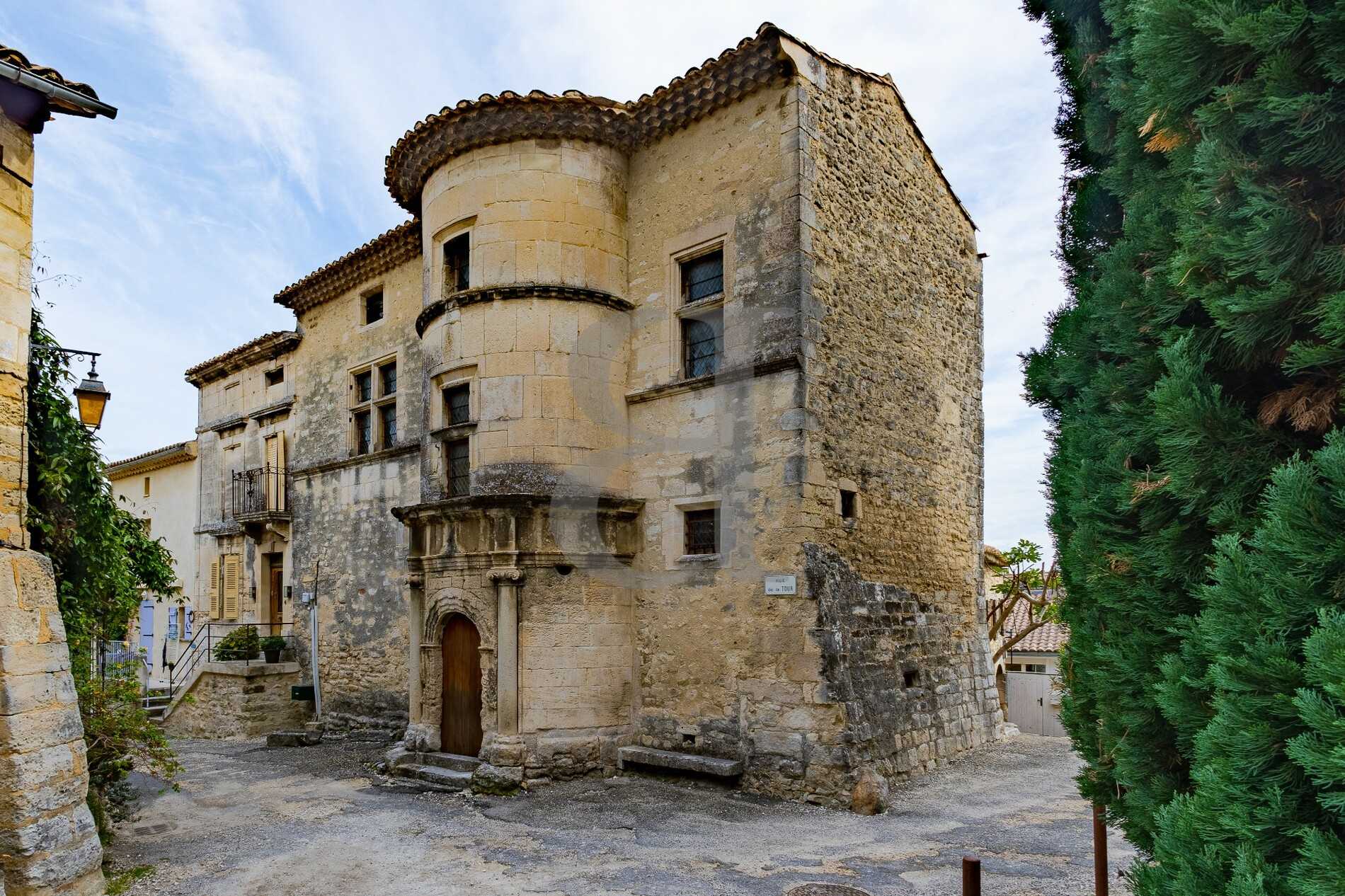 Будинок в Saint-Restitut, Auvergne-Rhone-Alpes 12092502