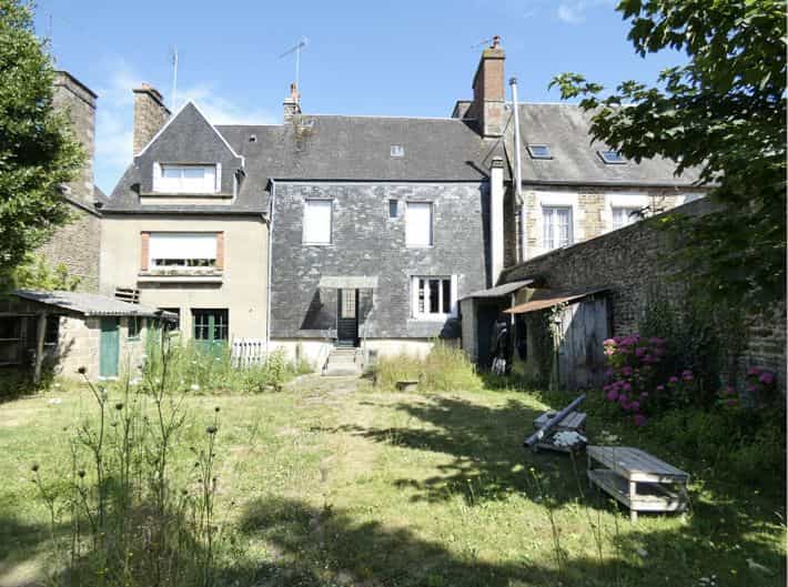 房子 在 Saint-Hilaire-du-Harcouët, Normandie 12092513