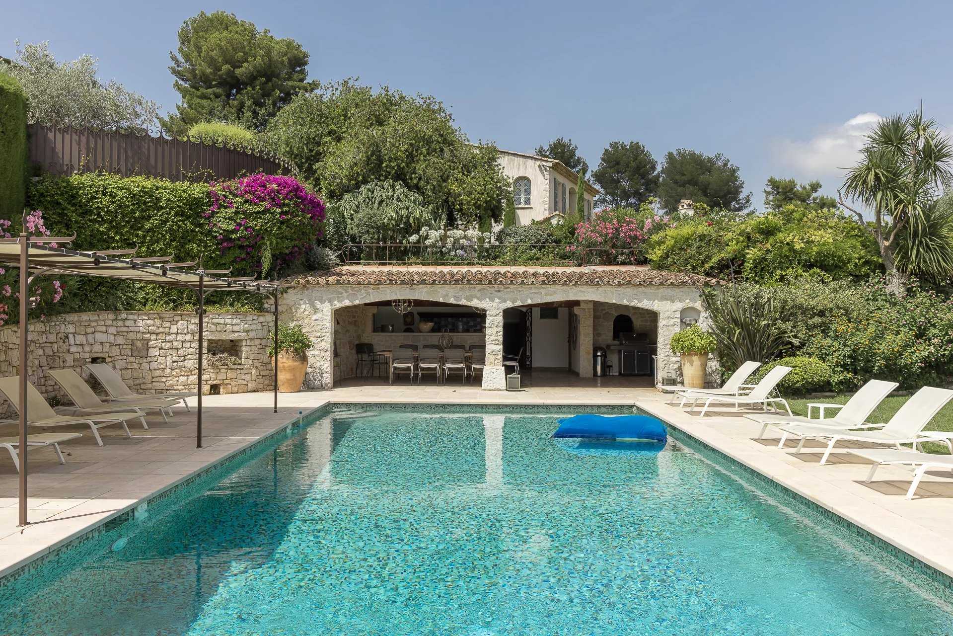 casa no Saint-Paul-de-Vence, Provença-Alpes-Costa Azul 12092544