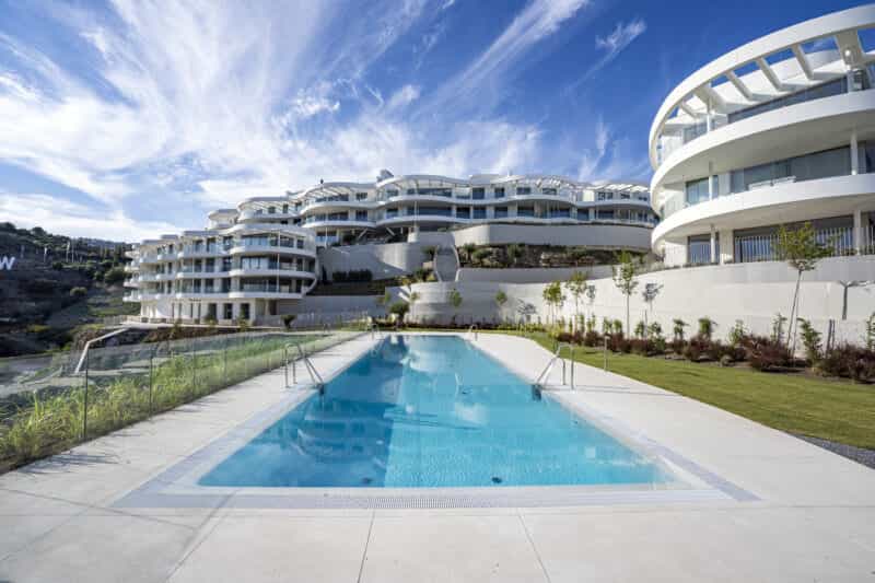Condominium in Benahavis, Andalusia 12093271