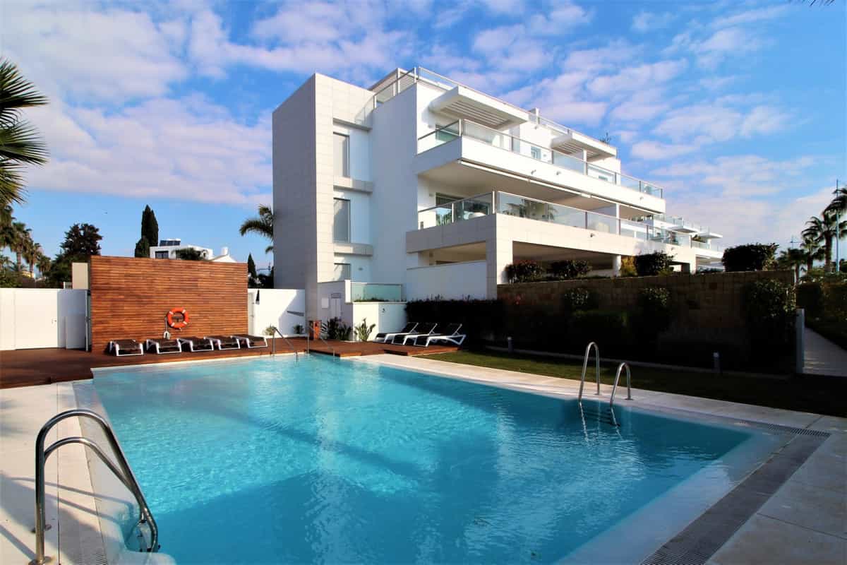 Condominium in Marbella, Andalusia 12093516