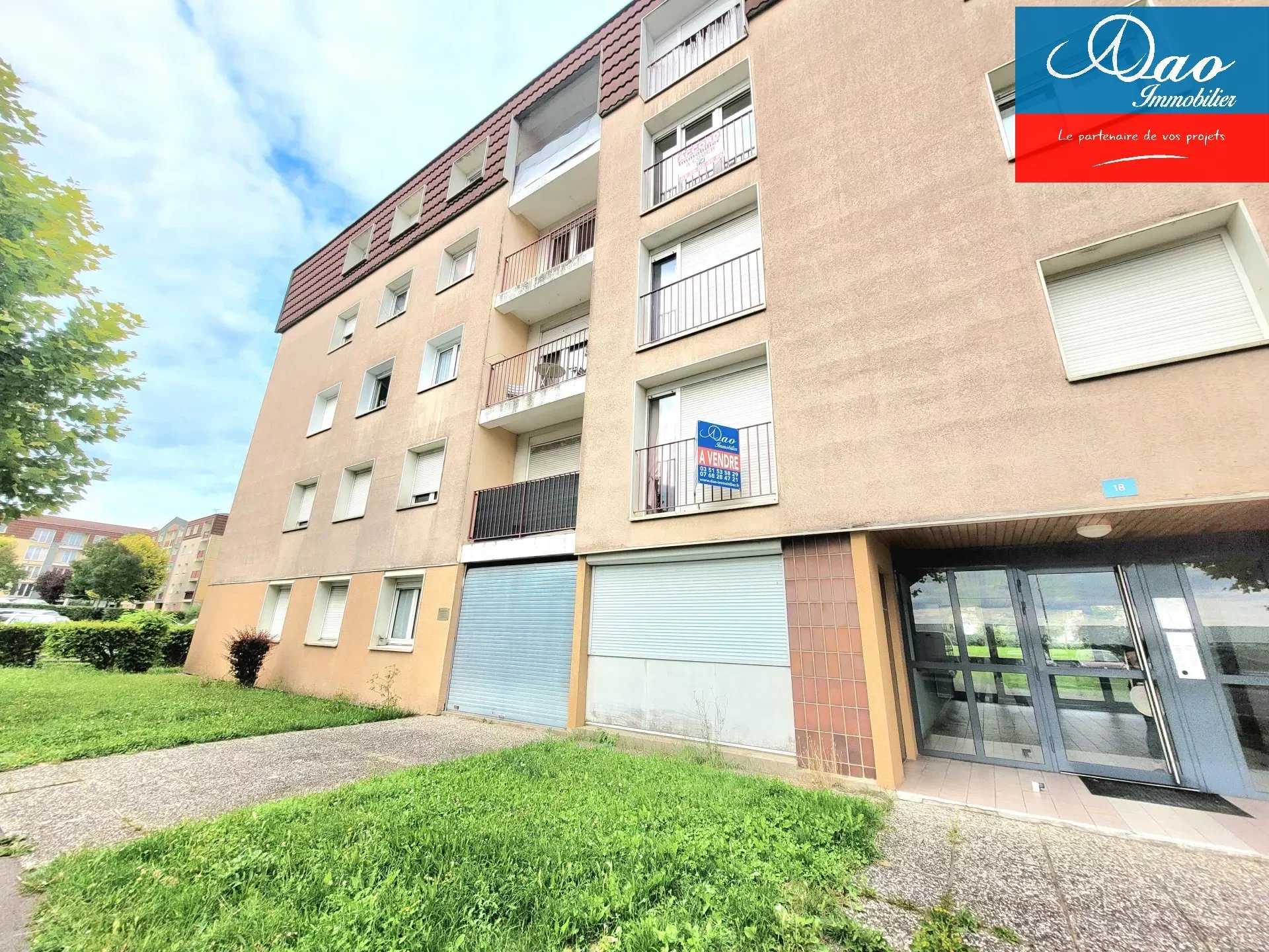 Condominium dans La Chapelle-Saint-Luc, Aube 12094325