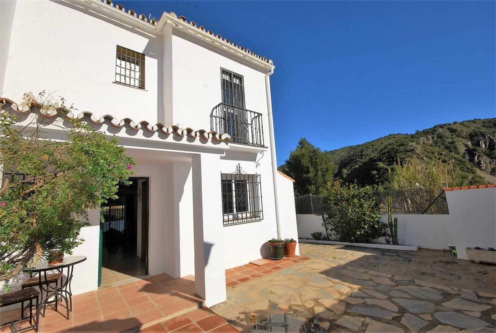 Multiple Houses in Benahavis, Andalusia 12094535