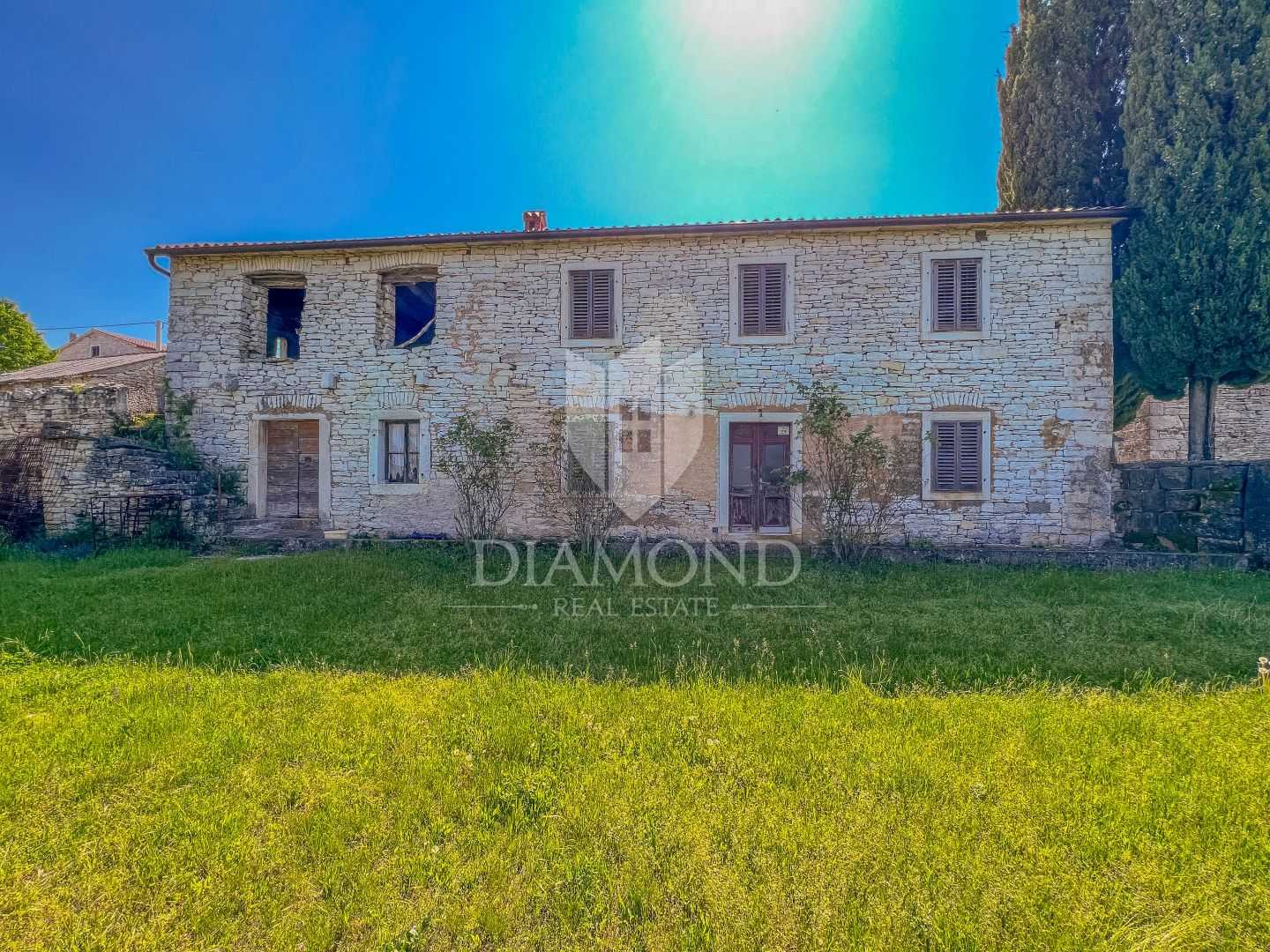 House in Oprtalj, Istarska Zupanija 12094634