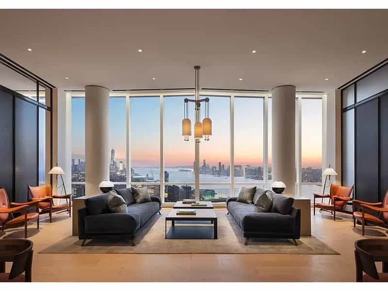 Condominium in New York, New York 12095483