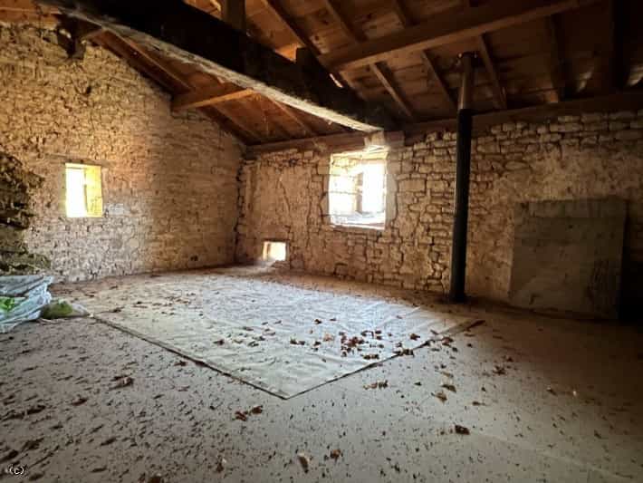 Haus im Ruffec, Nouvelle-Aquitaine 12097283