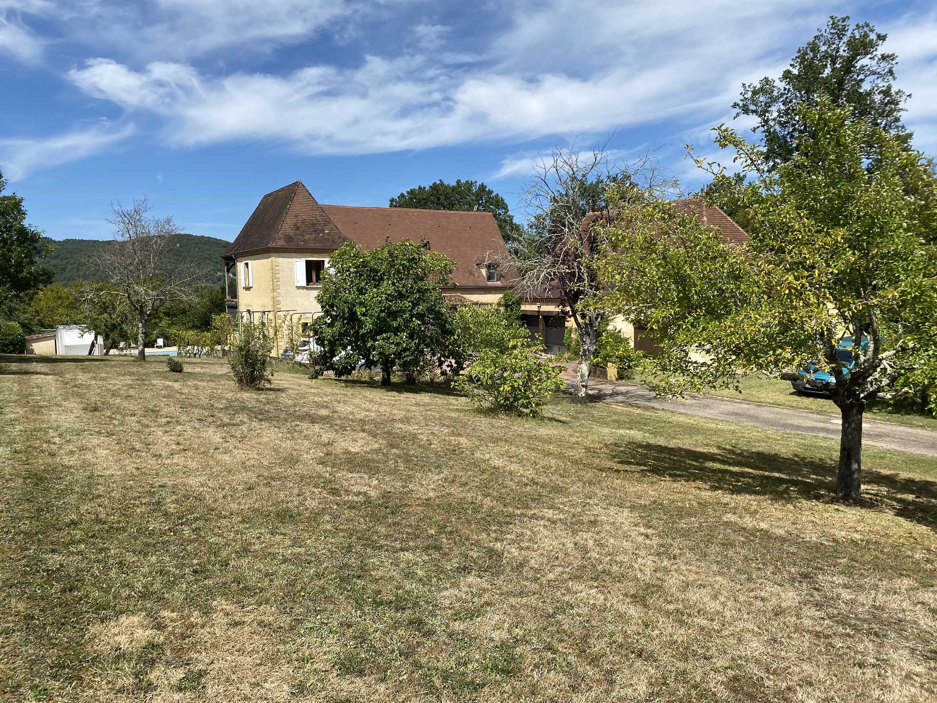 House in Vezac, Nouvelle-Aquitaine 12097304