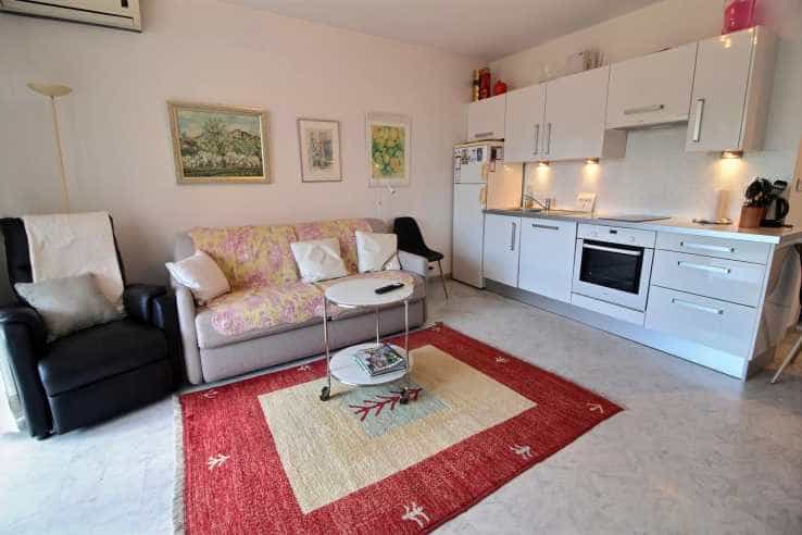 Condominium in Antibes, Provence-Alpes-Cote d'Azur 12098224