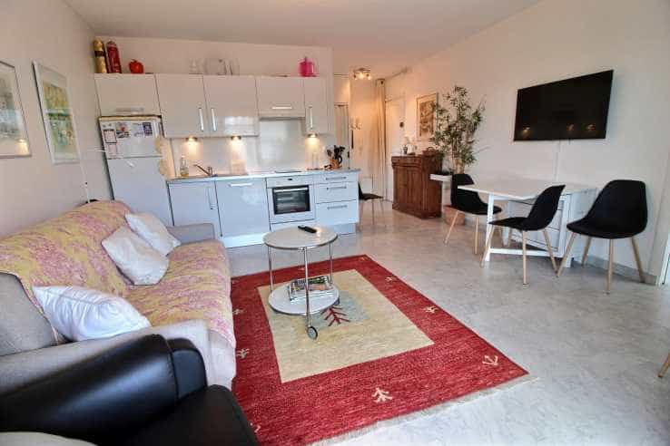 公寓 在 安提布, 普羅旺斯-阿爾卑斯-藍色海岸 12098224