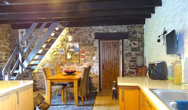 rumah dalam Mael-Pestivien, Bretagne 12099773