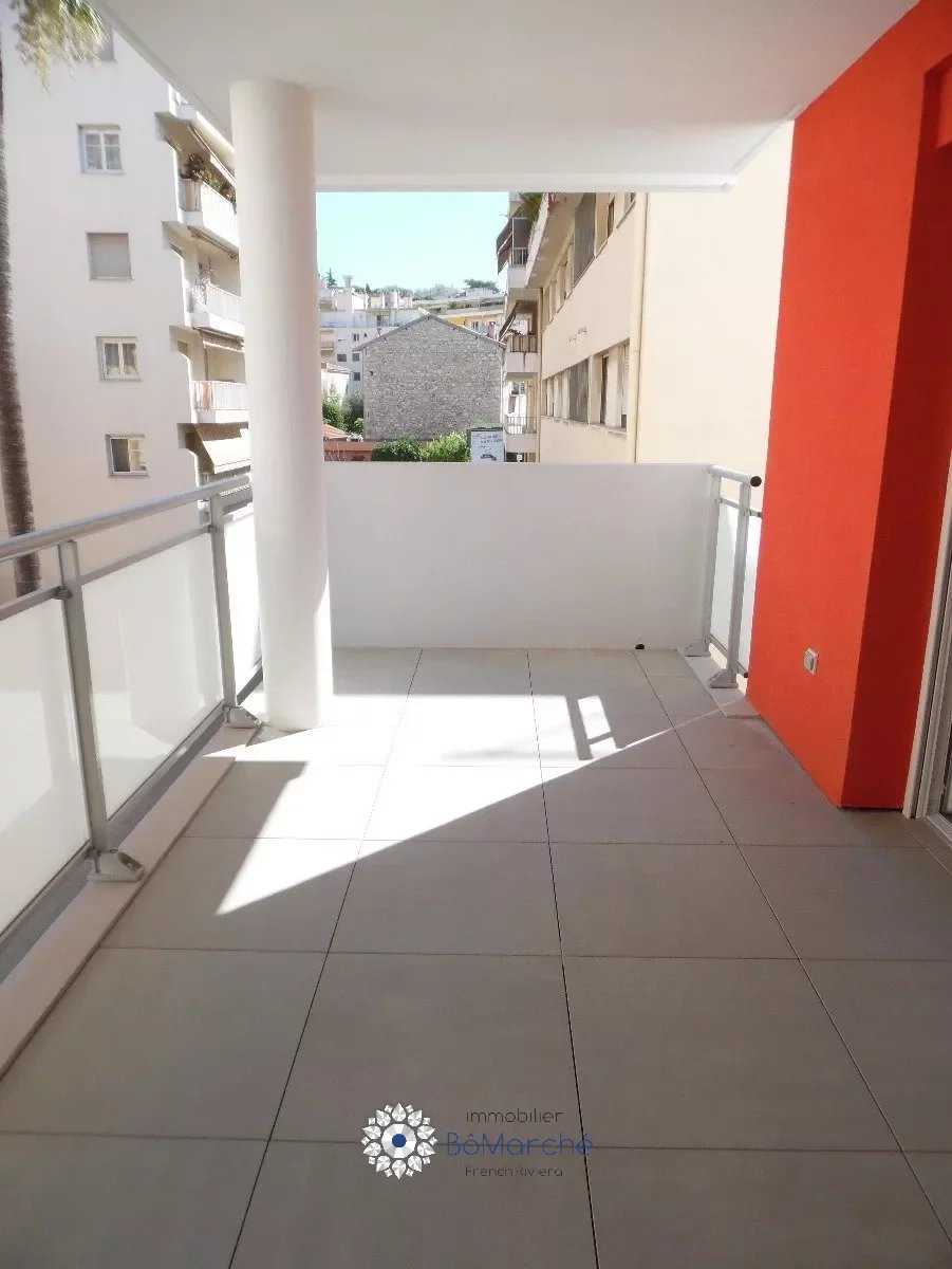 Condominium in Nice, Provence-Alpes-Cote d'Azur 12099807