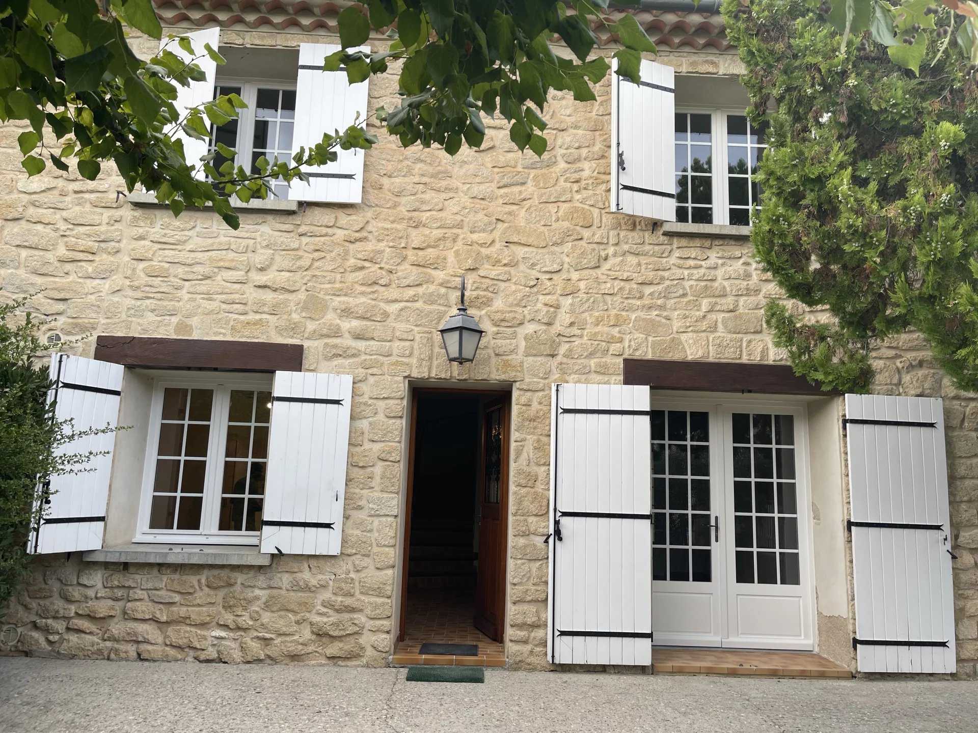 Hus i Carpentras, Provence-Alpes-Cote d'Azur 12099830