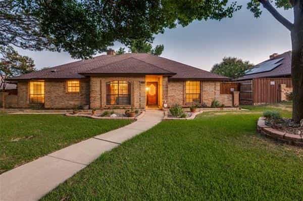 House in Duncanville, Texas 12099894
