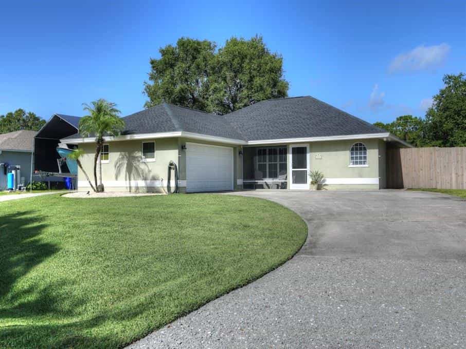 Hus i Vero Lake Estates, Florida 12099986