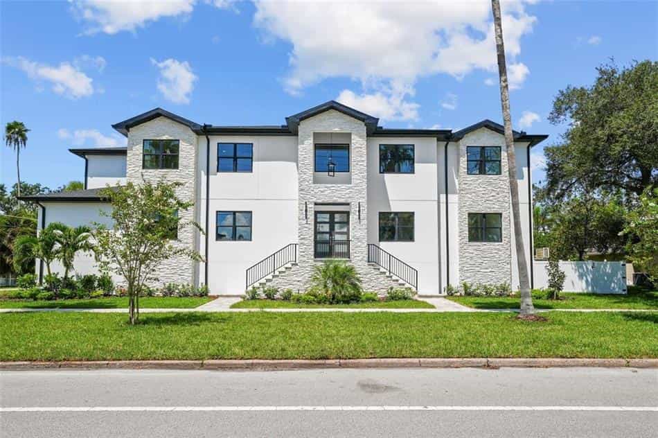 House in Tampa, Florida 12100028