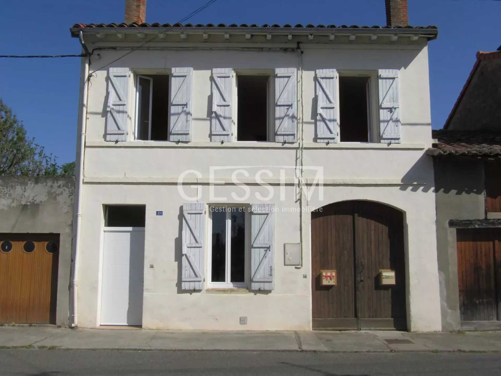 Hus i Rieumes, Occitanie 12100043