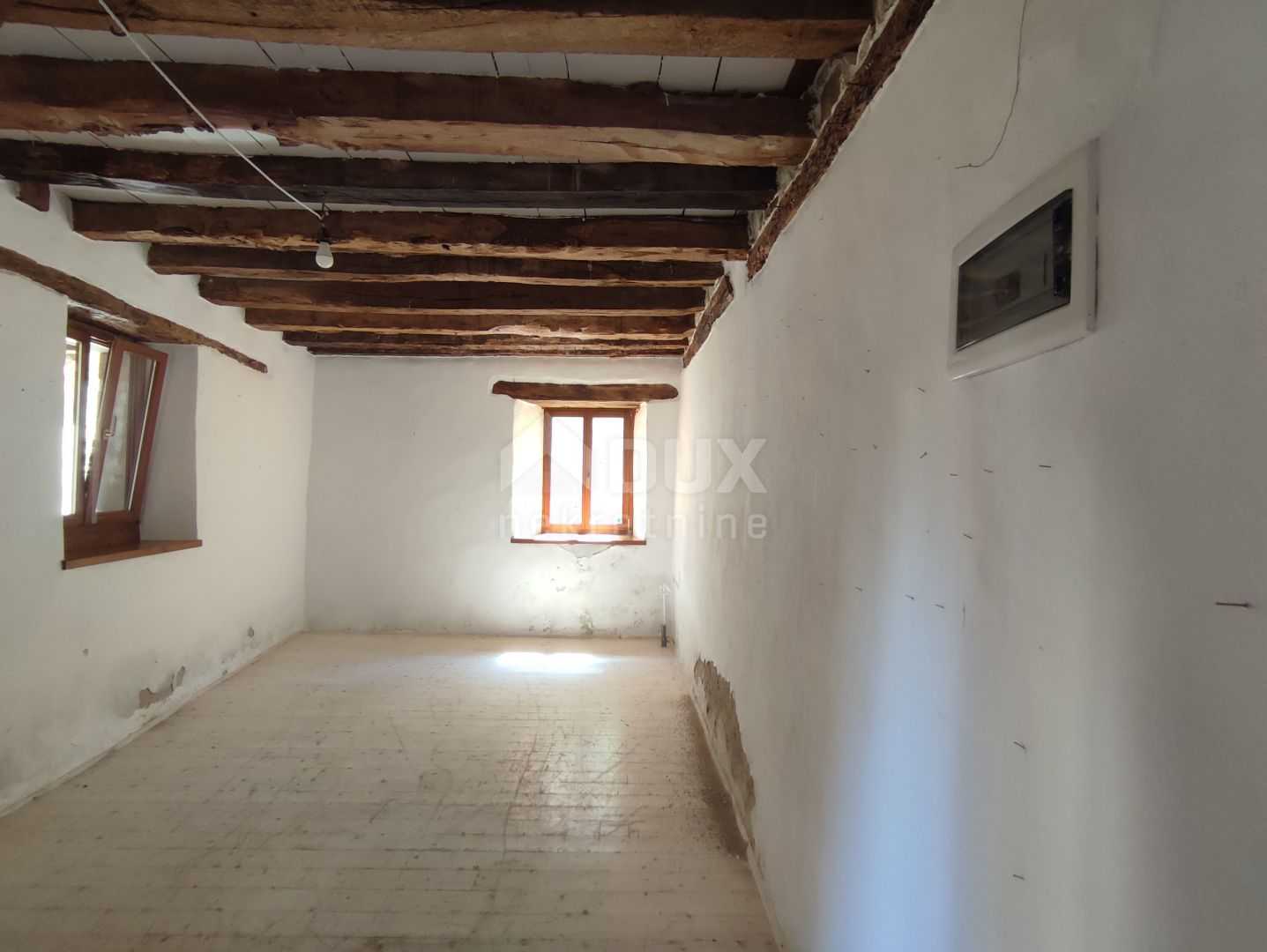 House in Oprtalj, Istria County 12100348