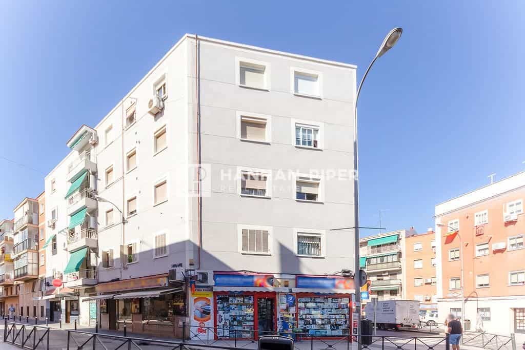 Condominium in Madrid, Comunidad de Madrid 12100366