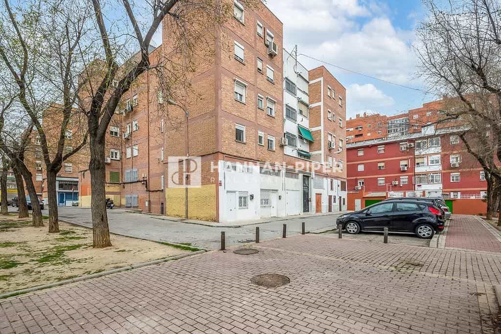 Condominium in Moratalaz, Madrid 12100370