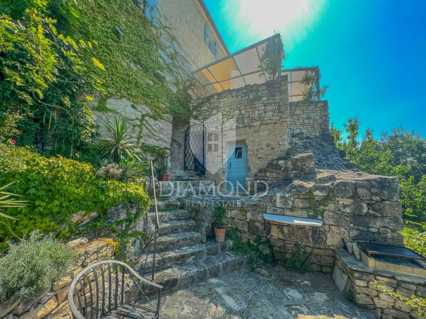 House in Buje, Istria County 12100586