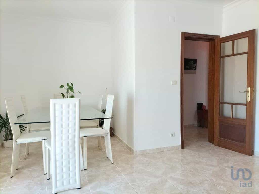 Condominium in Bombarral, Leiria 12100784