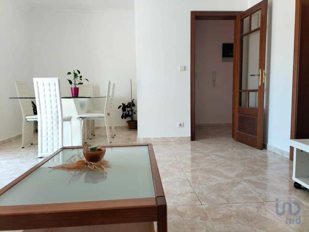 Condominium in Bombarral, Leiria 12100784