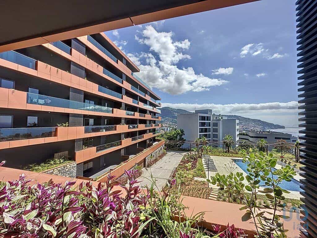 Condominium in Funchal, Madeira 12100913