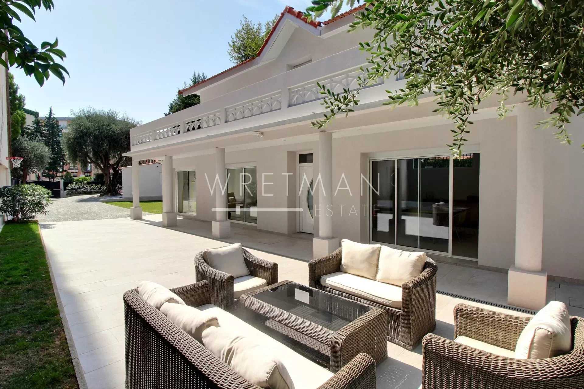 House in Cannes, Provence-Alpes-Cote d'Azur 12101466