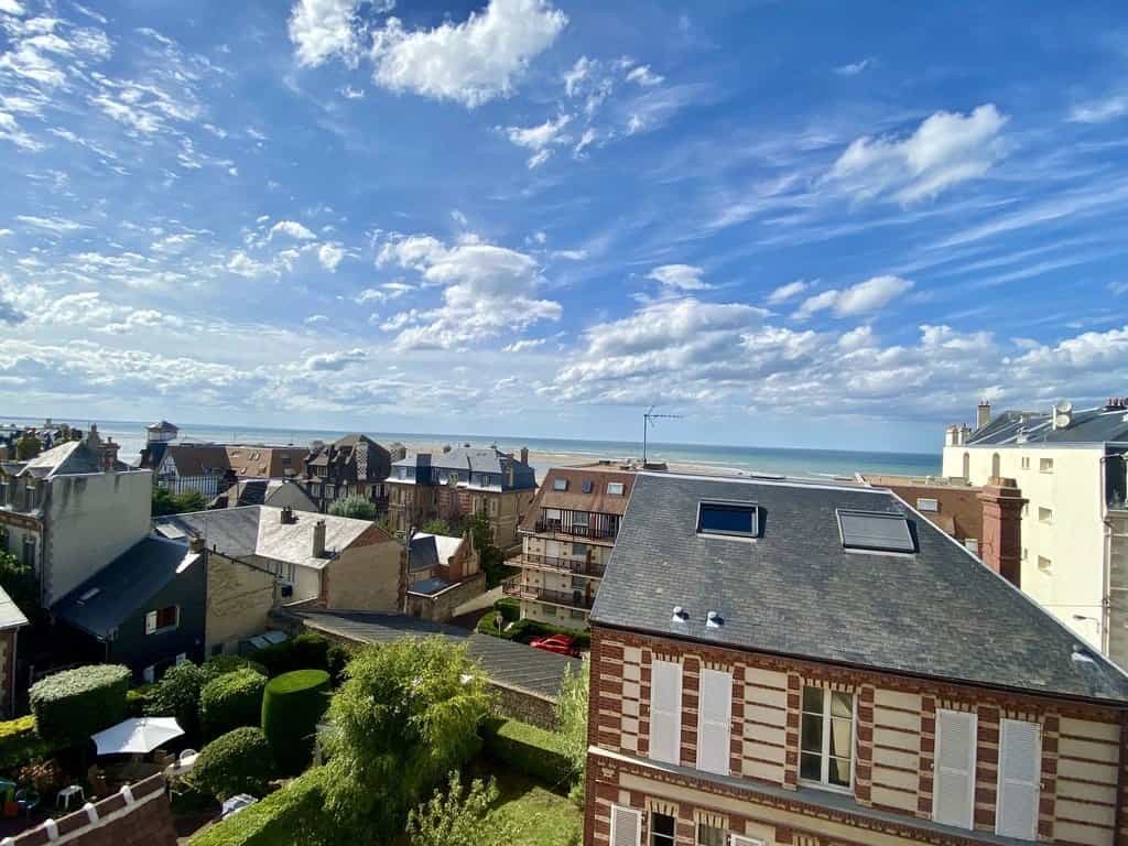 Condominium in Houlgate, Normandie 12101472