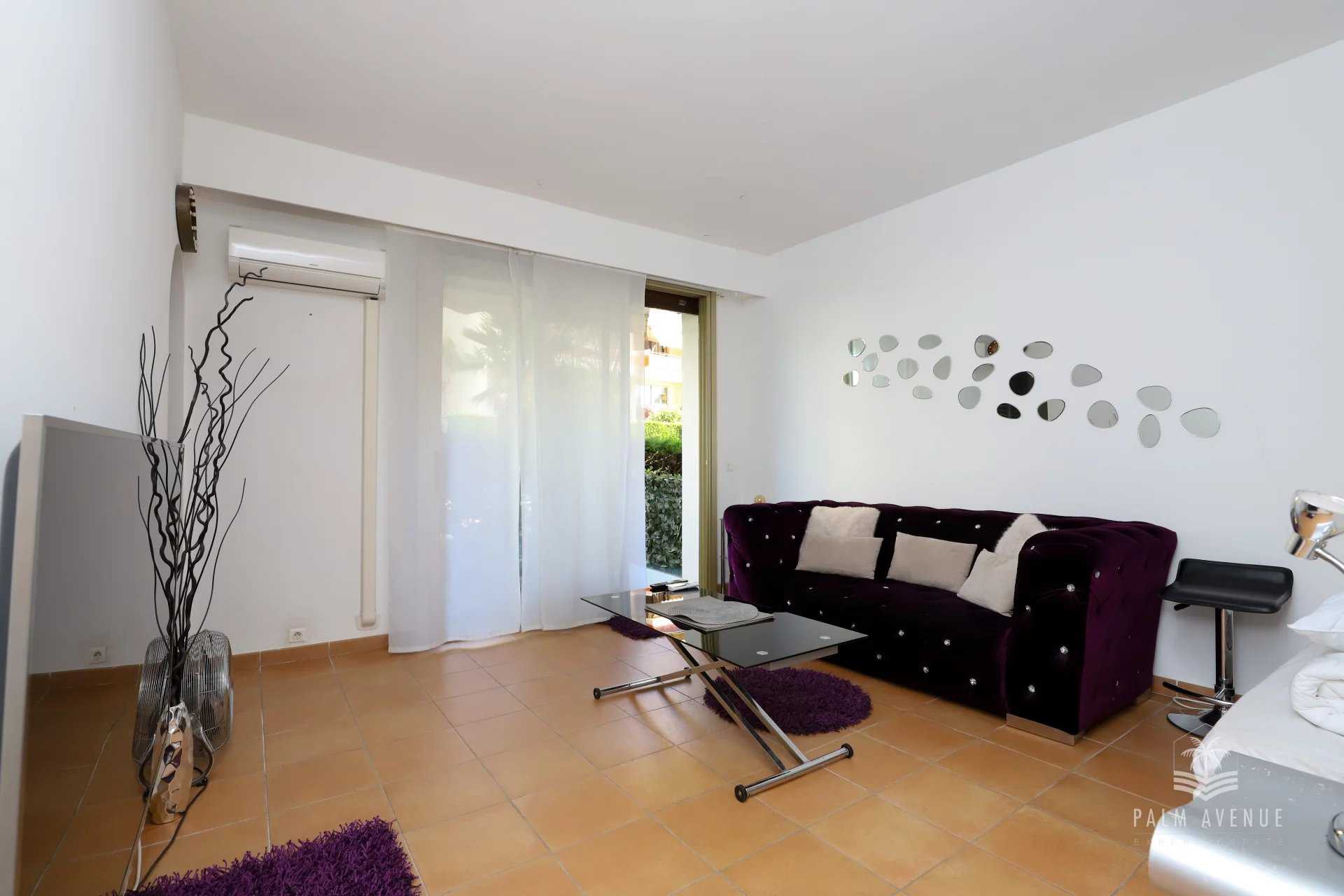 Residential in Cannes, Alpes-Maritimes 12101483