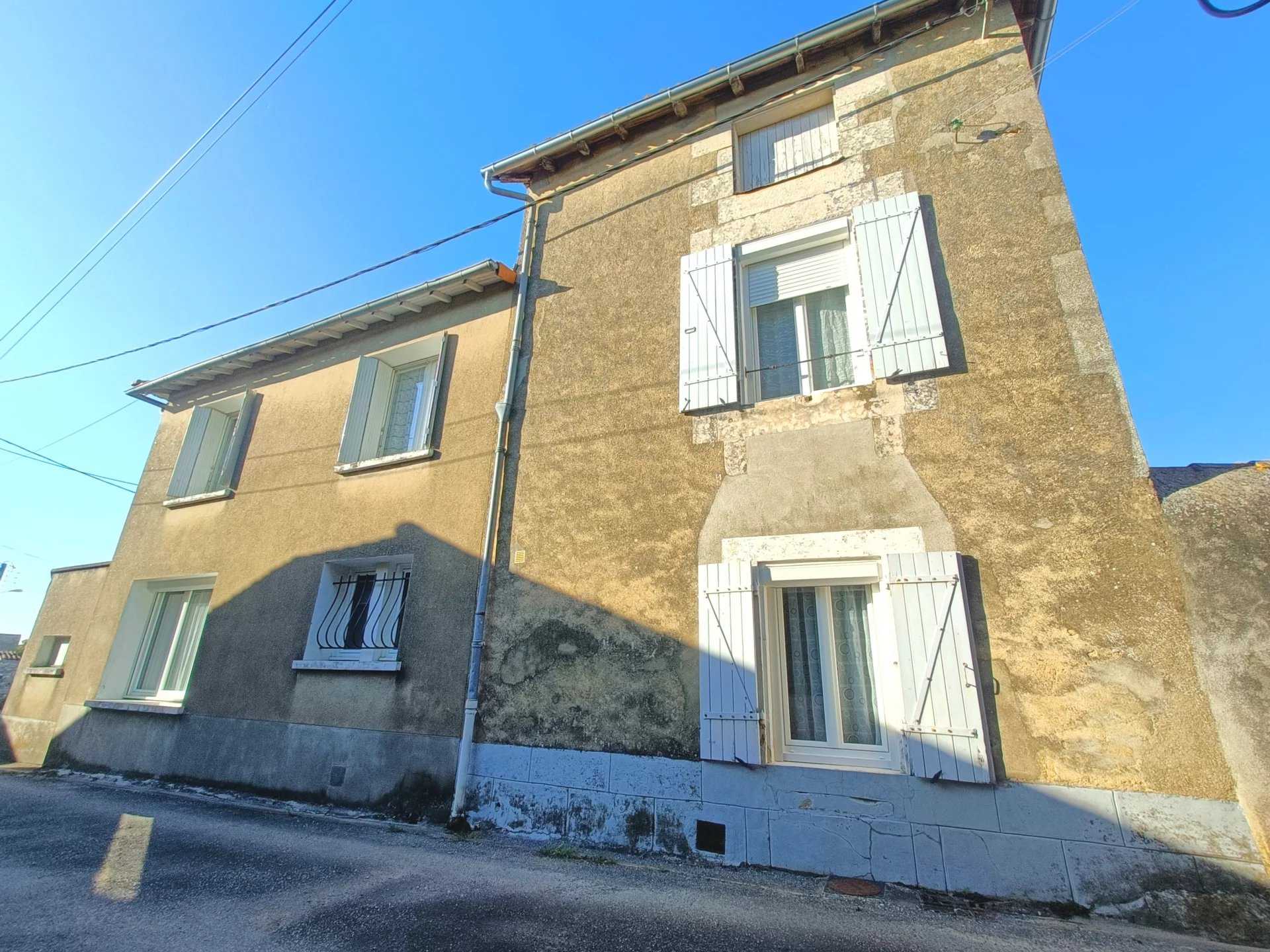 House in Neuville-de-Poitou, Nouvelle-Aquitaine 12101491