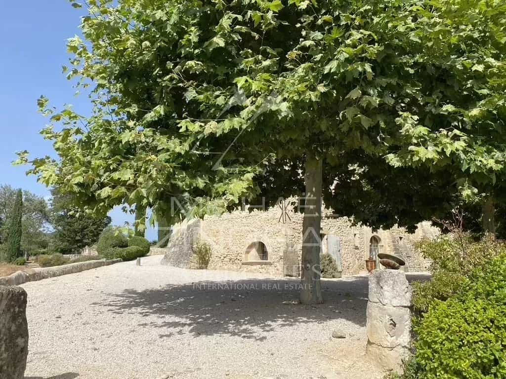 Kommersiell i Aix-en-Provence, Vaucluse 12101495