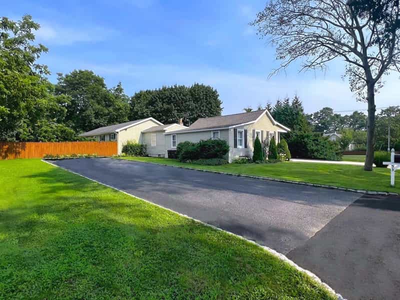 Multi Family in East Moriches, New York 12101659