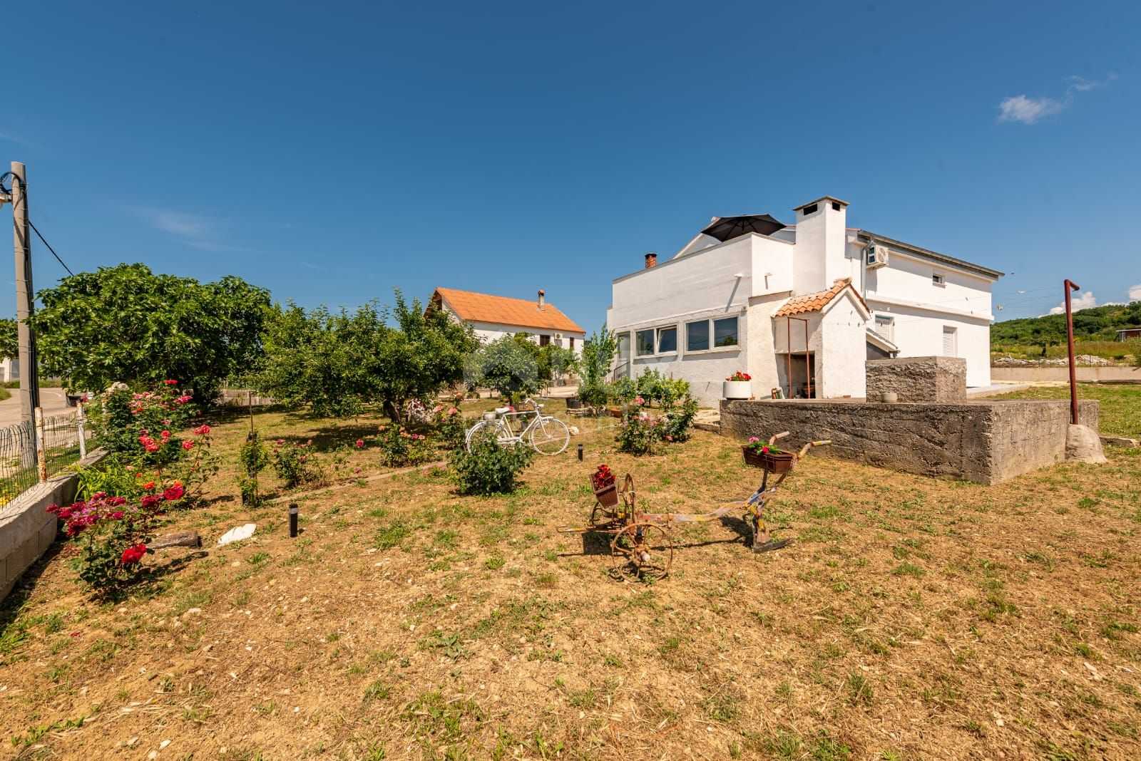 بيت في Radovin, Zadar County 12101714