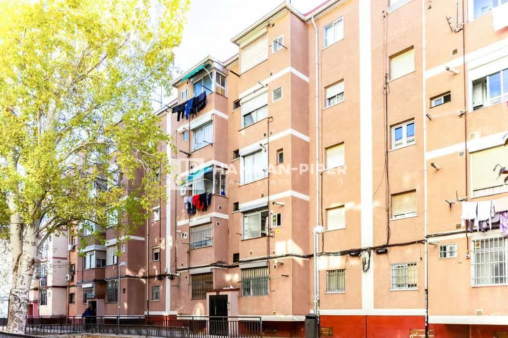 Condominium in Villaverde, Madrid 12101793