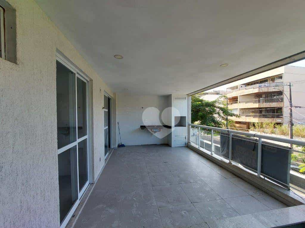 Condominium in Recreio dos Bandeirantes, Rio de Janeiro 12101870